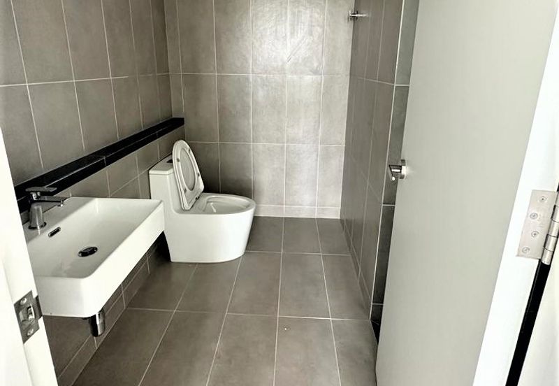 Lakefront Condominium | Emerald Hills @ Alam Damai