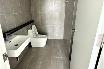 Lakefront Condominium | Emerald Hills @ Alam Damai