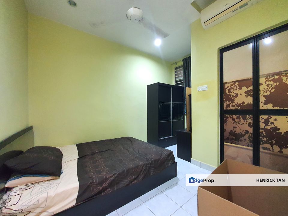 Double storey End Lot with 10 feet land 30x70sqft, Gated Guarded, Selangor, Puchong