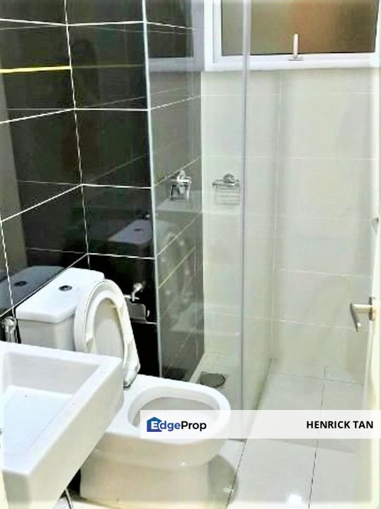 Walking distance to LRT and Condo Facilities, Facing Swimming Pool, Selangor, Puchong