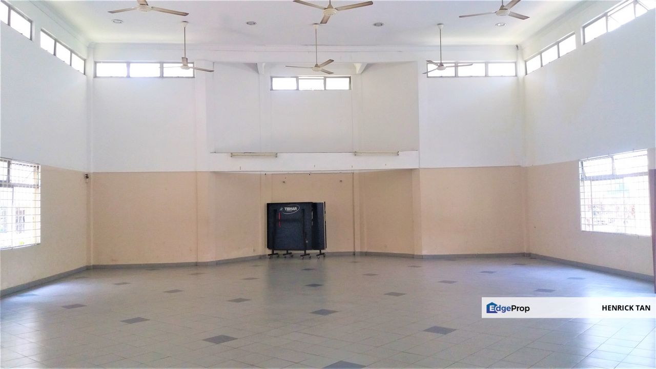 Subang Perdana Goodyear Court 7, USJ Subang Jaya, 1 car Park, With Lift, Swimming Pool, Gated Guarded, Selangor, USJ