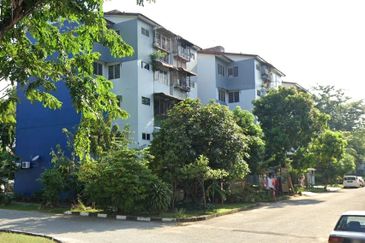 Flat PKNS, Seksyen 18