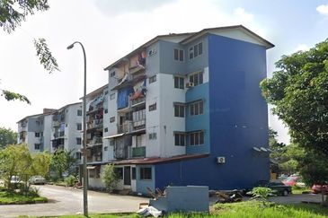 Flat PKNS, Seksyen 18