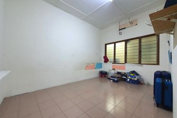 Taman OUG, Single Storey House, 20x80 sqft, Kitchen fully extended, Renovated