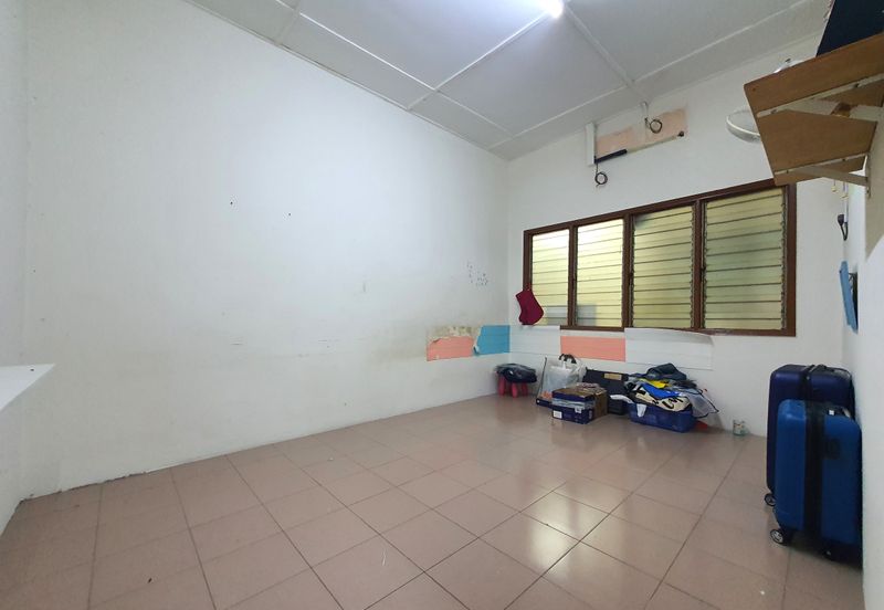 Taman OUG, Single Storey House, 20x80 sqft, Kitchen fully extended, Renovated
