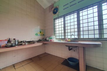 Taman OUG, Single Storey House, 20x80 sqft, Kitchen fully extended, Renovated