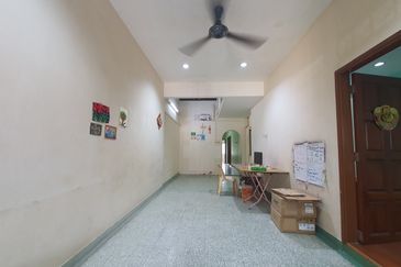 Taman OUG, Single Storey House, 20x80 sqft, Kitchen fully extended, Renovated