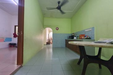 Taman OUG, Single Storey House, 20x80 sqft, Kitchen fully extended, Renovated