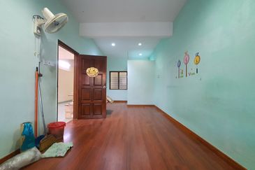 Taman OUG, Single Storey House, 20x80 sqft, Kitchen fully extended, Renovated
