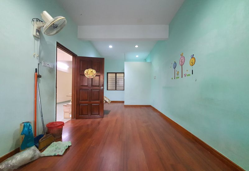 Taman OUG, Single Storey House, 20x80 sqft, Kitchen fully extended, Renovated