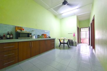 Taman OUG, Single Storey House, 20x80 sqft, Kitchen fully extended, Renovated