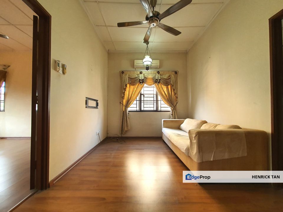 Pinggiran USJ 3, Double Storey Endlot, 20x70sqft, Renovated, Gated Guarded, Selangor, USJ
