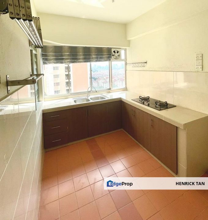 3 bedroom, 2 bathroom, Renovated, Walking Distance to LRT station, Selangor, USJ