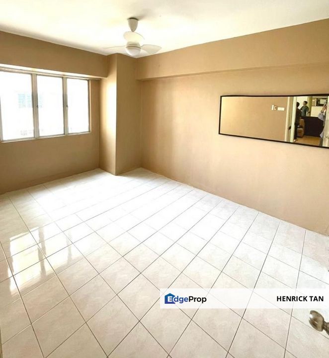 3 bedroom, 2 bathroom, Renovated, Walking Distance to LRT station, Selangor, USJ