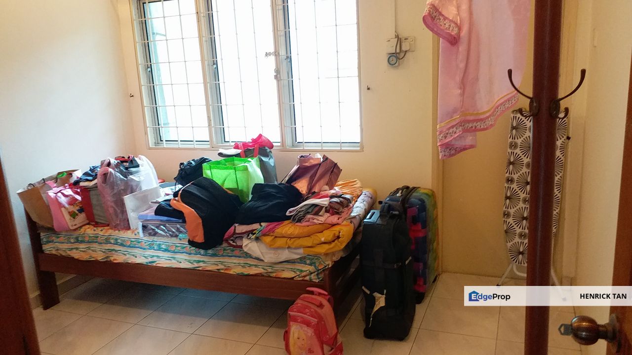 20x60sqft, Kitchen fully Extended, Build in wardrobe, Gated Guarded, Selangor, USJ