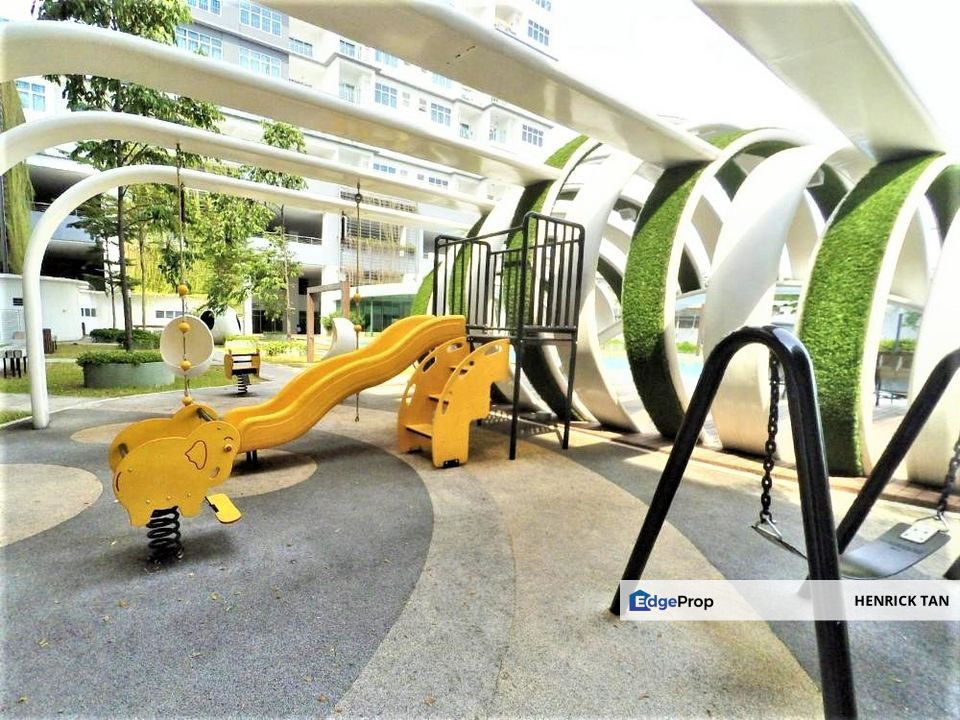 Walking distance to LRT, Below Market Price, Facing Swimming Pool, Selangor, Puchong