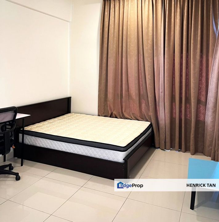 Good Condition, 2car parks, Freehold, 5 min to LRT station, Maybank, Selangor, Bandar Kinrara Puchong