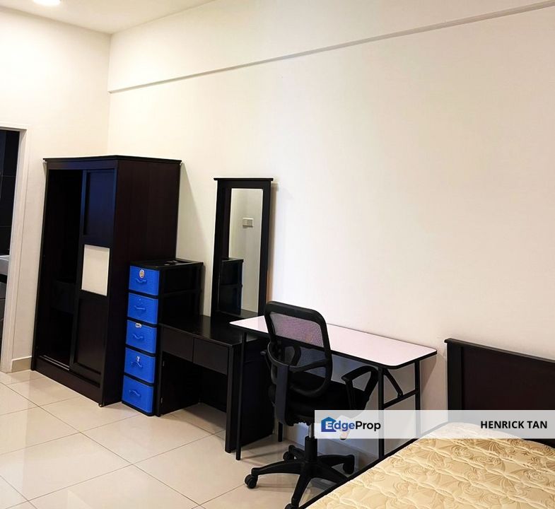 Good Condition, 2car parks, Freehold, 5 min to LRT station, Maybank, Selangor, Bandar Kinrara Puchong