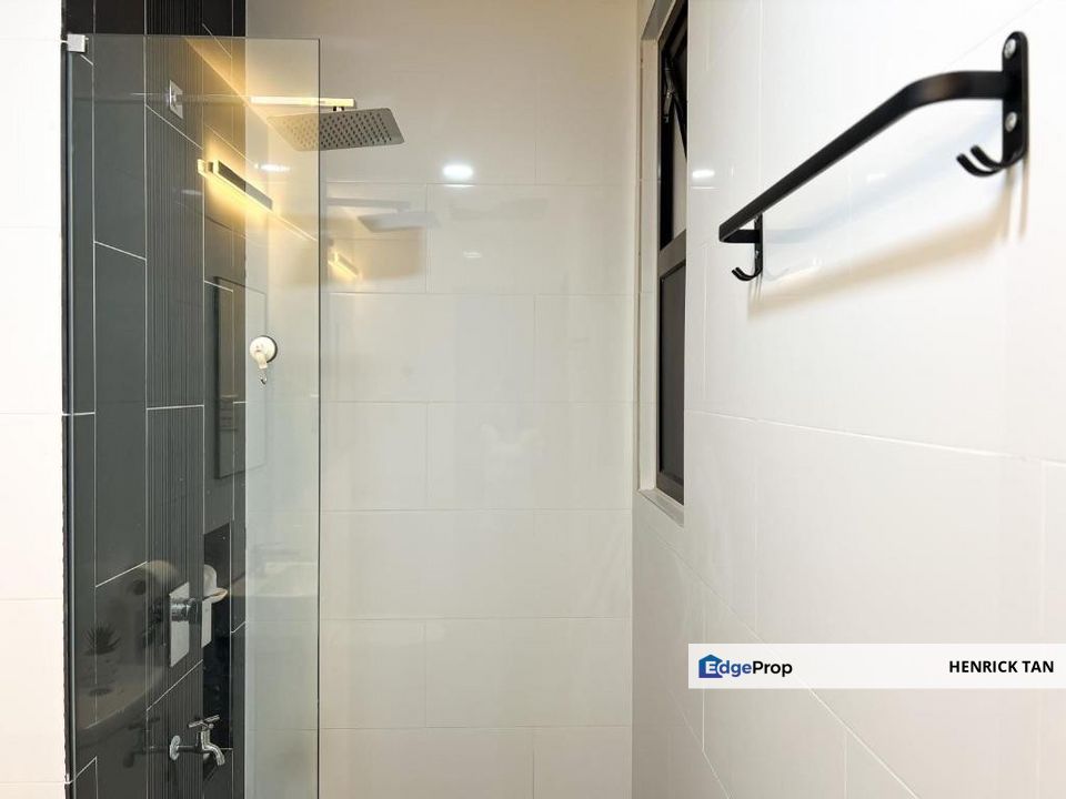 5 min walking distance to Kinrara BK5 LRT station, Maybank, Giant, Selangor, Bandar Kinrara Puchong