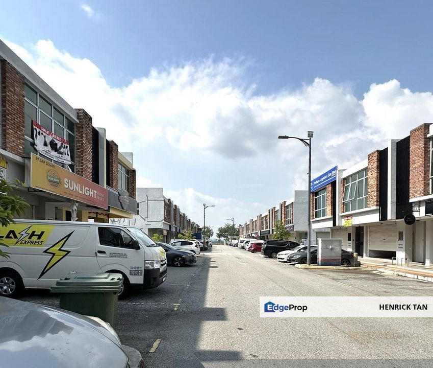 3 adjoining 2-Storey Shoplot, Tenanted, Freehold, 60x65sqft, Selangor, Dengkil