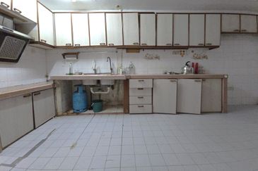 PJS 5 Taman Desaria, Double Storey, 22x70sf, Renovated Kitchen fully extended