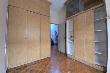 PJS 5, Taman Desaria, Double Storey, 22x70sf, Renovated and kitchen fully extended