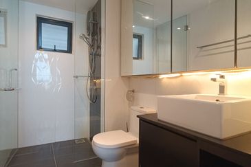 V12 Sovo (Menara Suria)