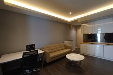 V12 Sovo (Menara Suria)