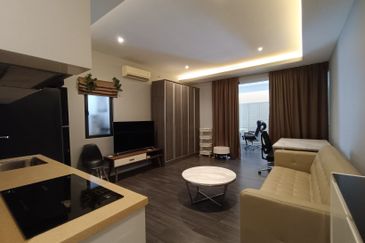 V12 Sovo (Menara Suria)