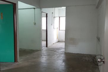 Flat with lift located at Pandan Perdana