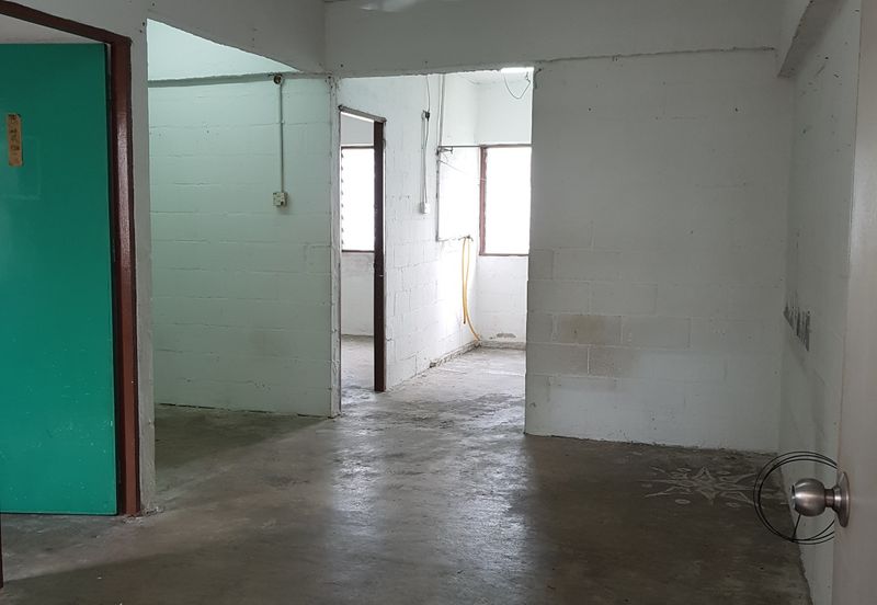 Flat with lift located at Pandan Perdana