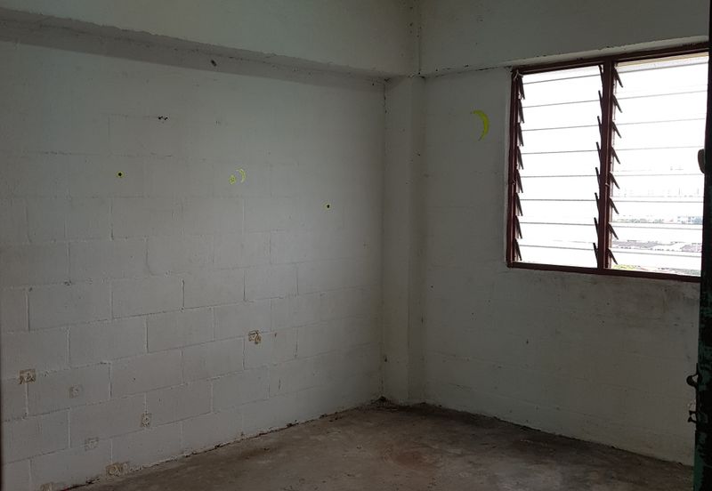 Flat with lift located at Pandan Perdana