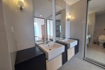 Dua Sentral Residential Tower