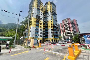 Menara Merak Kayangan