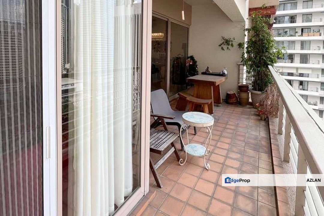 Freehold, spacious high-floor unit, renovated and fully furnished, just steps away from KLCC luxury living., Kuala Lumpur, KLCC