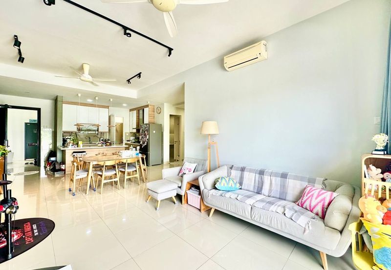 16 Quartz Melawati Condominium