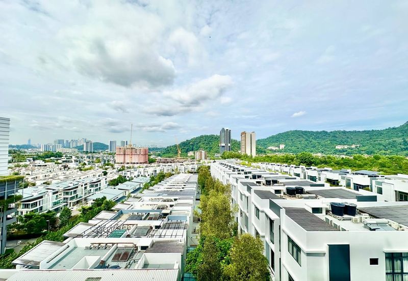 16 Quartz Melawati Condominium