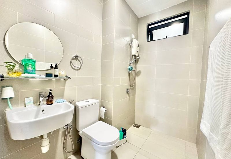 16 Quartz Melawati Condominium