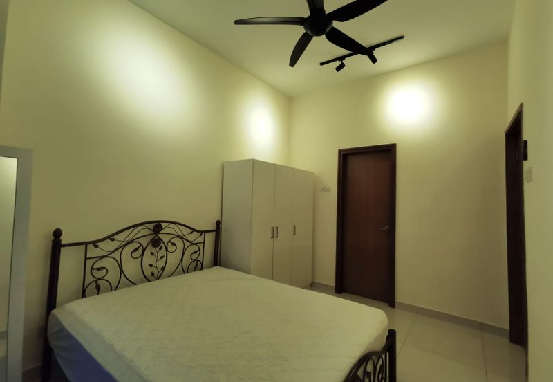 Royal Regent Sri Putramas III