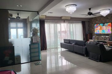 Royal Regent Sri Putramas III