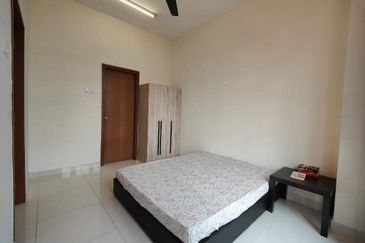 Royal Regent Sri Putramas III