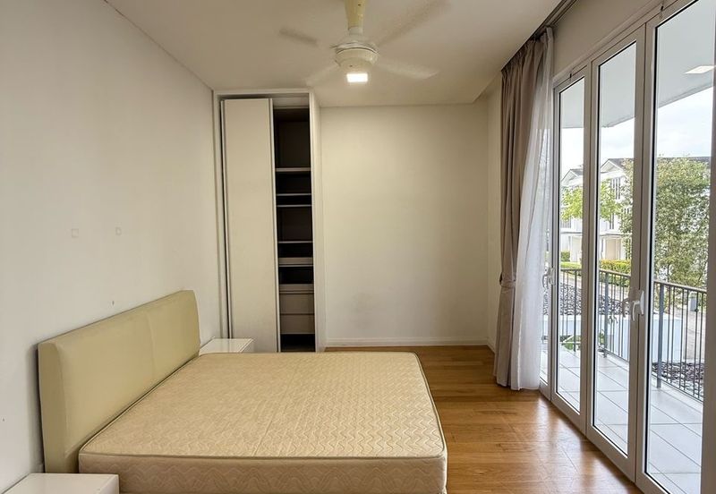 Emerald Bay @ Puteri harbour