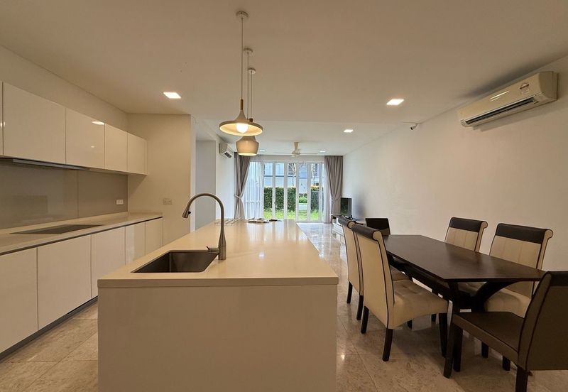 Emerald Bay @ Puteri harbour