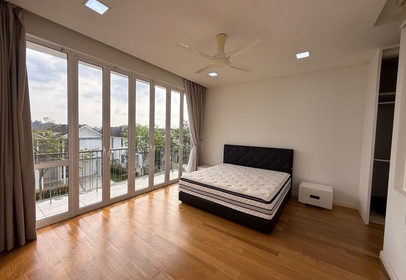 Emerald Bay @ Puteri harbour