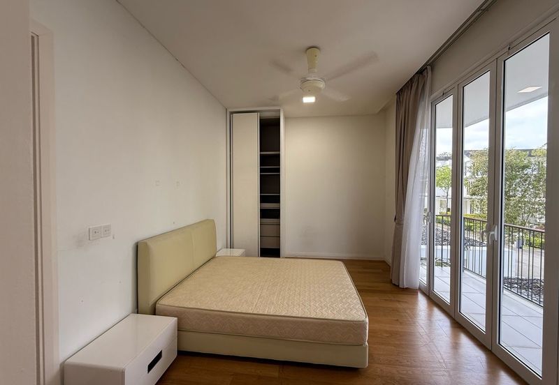 Emerald Bay @ Puteri harbour