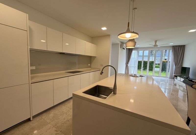 Emerald Bay @ Puteri harbour