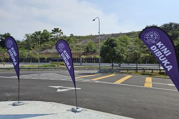 1 acre Agriculture land facing main road for rent, beside petron station Bandar Ainsdale