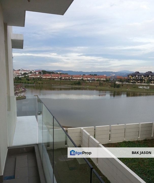 Bungalow lakeside, bandar tun hussein onn, avenue 6, lake valley, balakong, Selangor, Cheras