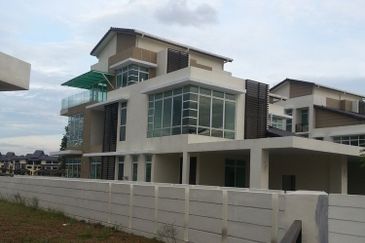 Bandar Tun Hussein Onn