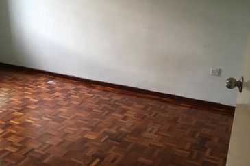 SL 4, Bandar Sungai Long